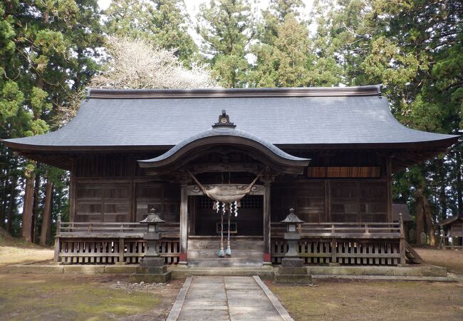 荒砥駅近くの小高い丘の上にあった神社でした。