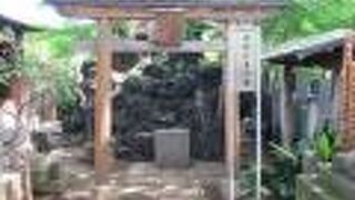 富士塚を連想させます