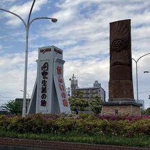 円空モニュメント (新幹線岐阜羽島駅前)