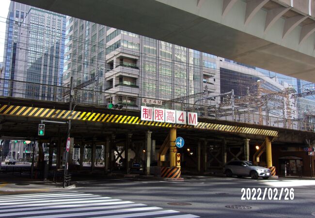 東京駅から北にかかる高架橋です。