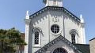 ステンドグラスが美しい