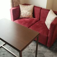 ソファに大きめなテーブル