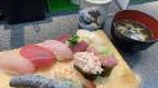 池袋駅:税込600円の寿司ランチ