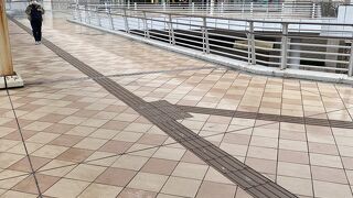 レンタカー屋の拠点にも