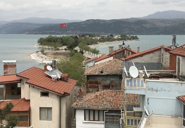 半島ではなく島