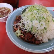 純レバ丼と盛りの良さが人気の町中華