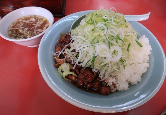 純レバ丼と盛りの良さが人気の町中華