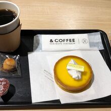 コーヒー、レモンタルト