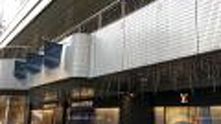 JR和歌山駅すぐ横にある便利な百貨店。