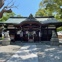 住宅地にある小さな神社です