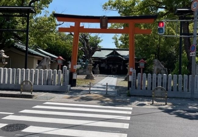 絵師の巨勢金岡を祀る神社