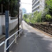 靖国神社の北側を西へ下る坂