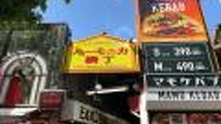 通り抜けて雰囲気を味わいましょう