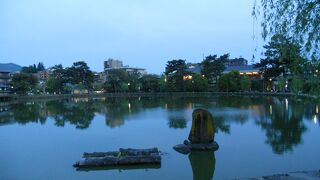 奈良公園にある大きな池
