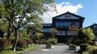 海賊船の箱根町港のターミナルビル。