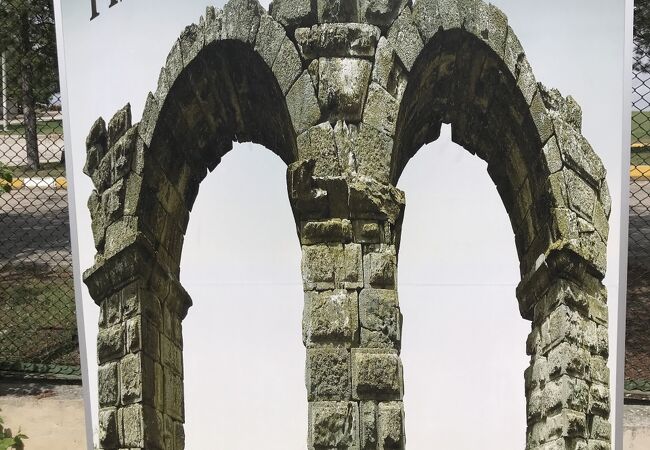 エイディル湖の北側にある地方都市のYalvaçにある遺跡