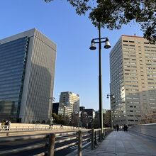 湯島サイドから駿河台方面を望む