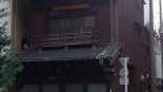 木造３階建ての和風町家