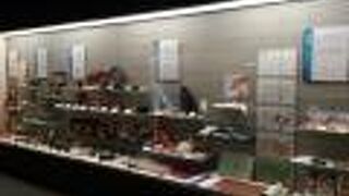 伝統的手工業製品の展示や製造工程などの紹介