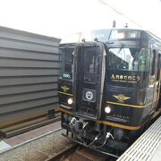 停車中は、ジャズの曲が流れています。