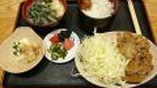 豚の生姜焼きランチをいただきました