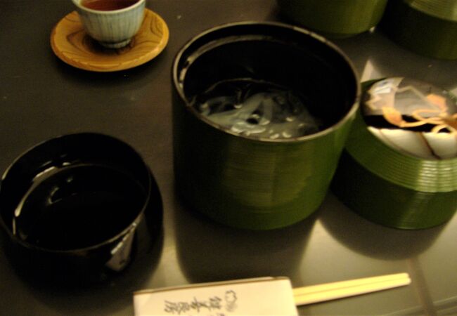 江戸中期には菓子屋を営んでいた３００年の歴史を誇る、京都を代表する老舗の一つ