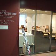 （再訪）ステーションギャラリーでは旭川家具も展示しています