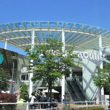 コーチ、テンピュール、ワコール、アディダスと、地域の特性も有