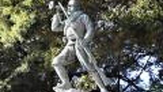 浜田護国神社があり「シンデモ ラッパ ヲ クチカラ ハナシマセンデシタ」の木口小平の銅像があります。