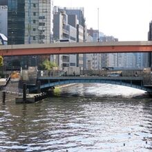 神田ふれあい橋から和泉橋を望む