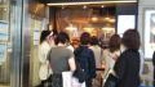 人気のワッフル店