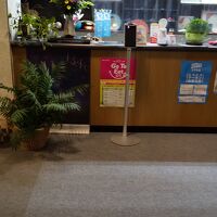 フロントは地下