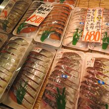 1月には、宮古産マダラ（画像右手）がお買い得！