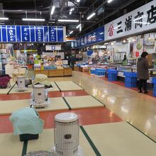 年が明けたばかりで、行商のおばちゃんたちはまだお休みでした