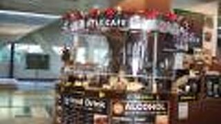 新幹線の改札内で便利です