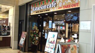 改札前にあって便利です