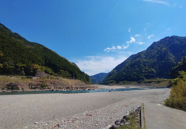 熊野川の美しさと怖さを感じられる道の駅