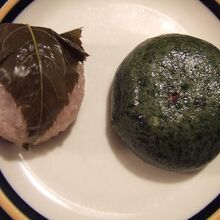 桜餅と草饅頭