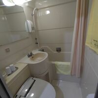 部屋のバスルーム