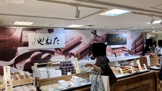 2Fの特設コーナーも興味深いアトレ吉祥寺