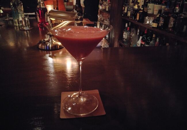 気さくなマスターがいる人気バー。