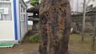 四谷怪談お岩さまの寺と、入口の門の近くに、表示してありました。