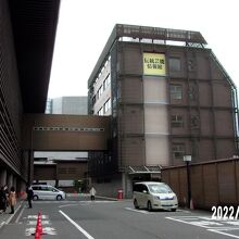 左手の建物が国立劇場です。