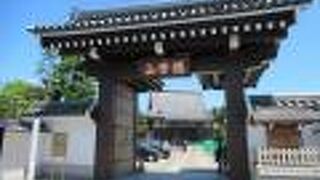 明暦の大火の出火元になったという伝説が残っています