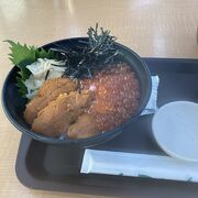 湯の華市場の隣りで海鮮丼