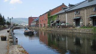 撮影の定番スポットは、広く居場所が設けてあります。