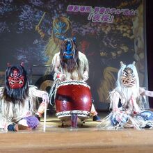 太鼓実演のナマハゲ