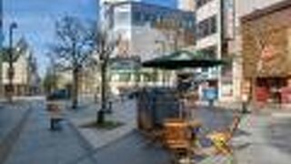 買い物や食事が楽しめます。