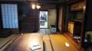 珍しい縞柿の座敷