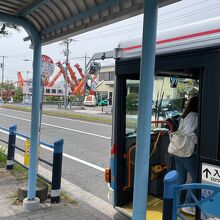 京浜島海上公園バス停へは遅れての到着でした。